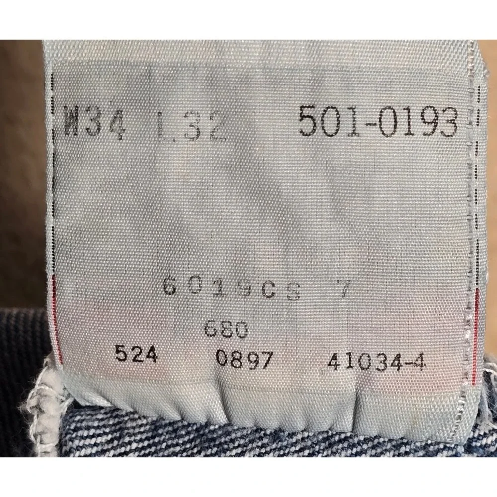Vintage Levis 501 Mens Jeans 33x31 Medium Wash Button Fly Made in USA Denim 1092